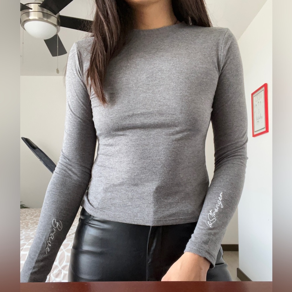 Salvadoran brand “Brave” embroidered long sleeve tee